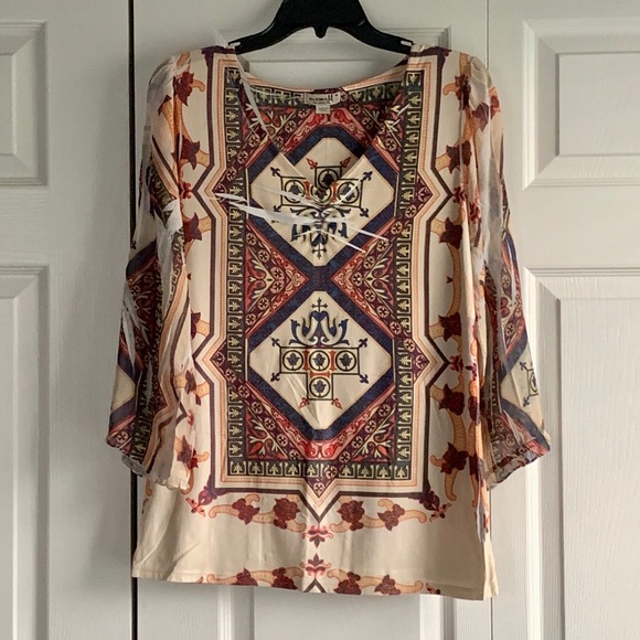 One World Blouse. GUC - Picture 2 of 10